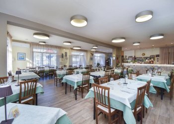 Sala da pranzo - Attività Commerciale Via A. De Gasperi
2, Zafferana Etnea - foto 2