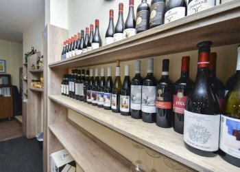 Dettagli - Attività Commerciale Via A. De Gasperi
2, Zafferana Etnea - foto 6