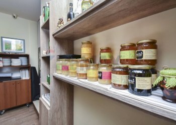 Dispensa di stoccaggio - Attività Commerciale Via A. De Gasperi
2, Zafferana Etnea - foto 7