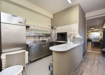 Cucina - Attività Commerciale Via A. De Gasperi
2, Zafferana Etnea - foto 8