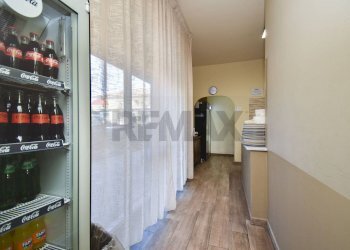 Hall / corridoio - Attività Commerciale Via A. De Gasperi
2, Zafferana Etnea - foto 10