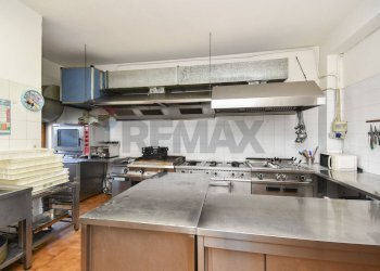 Cucina - Attività Commerciale Via A. De Gasperi
2, Zafferana Etnea - foto 12