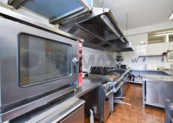 Cucina - Attività Commerciale Via A. De Gasperi
2, Zafferana Etnea - foto 13
