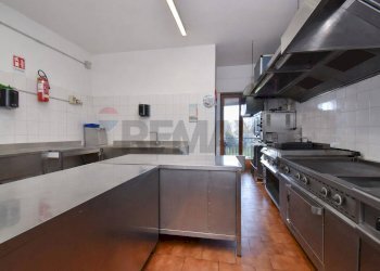 Cucina - Attività Commerciale Via A. De Gasperi
2, Zafferana Etnea - foto 14