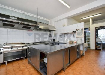 Cucina - Attività Commerciale Via A. De Gasperi
2, Zafferana Etnea - foto 16