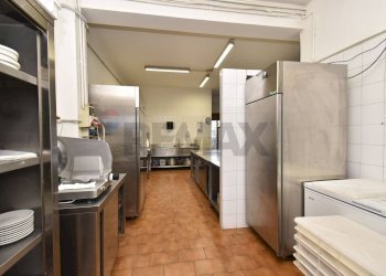 Cucina - Attività Commerciale Via A. De Gasperi
2, Zafferana Etnea - foto 18