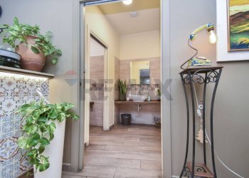 Hall / corridoio - Attività Commerciale Via A. De Gasperi
2, Zafferana Etnea - foto 19