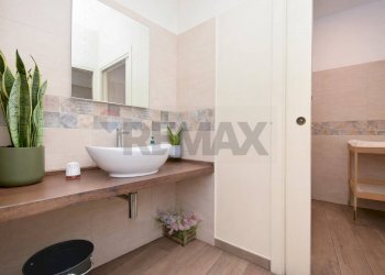 Bagno - Attività Commerciale Via A. De Gasperi
2, Zafferana Etnea - foto 20