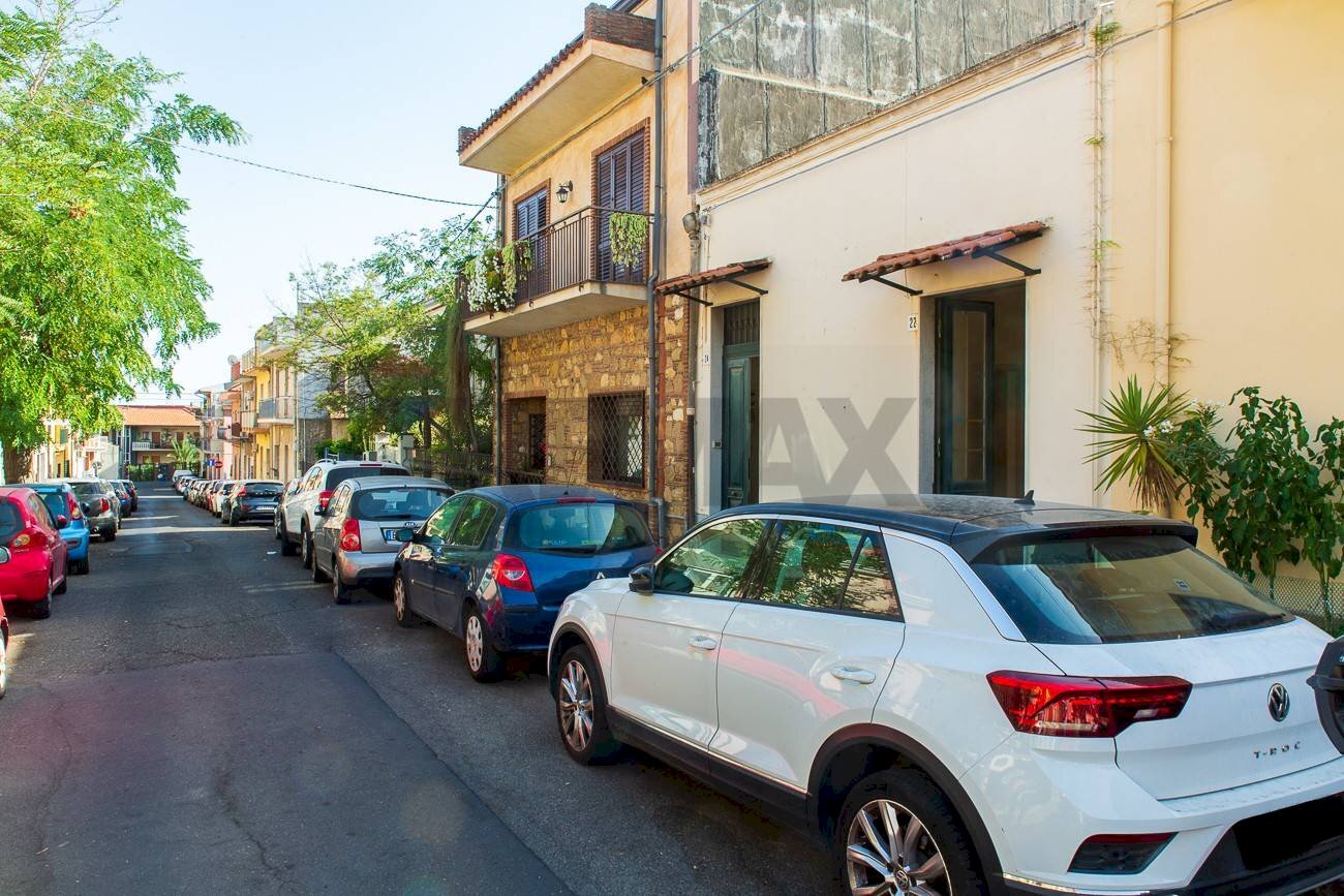 Edificio all\'aperto - Casa indipendente Via Sciarelli
 
22/24, Aci Castello - foto 1