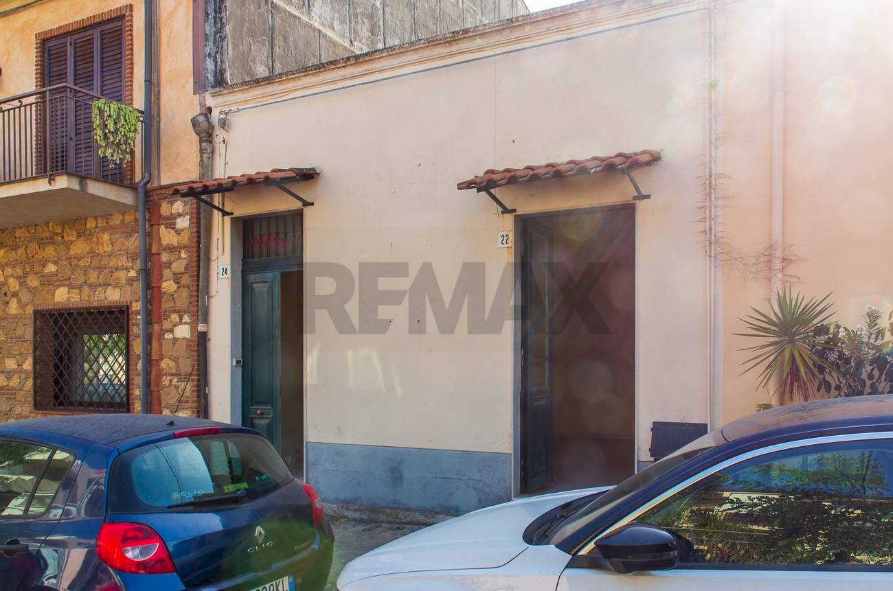 Edificio all\'aperto - Casa indipendente Via Sciarelli
 
22/24, Aci Castello - foto 2