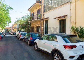 Edificio all\'aperto - Casa indipendente Via Sciarelli
 
22/24, Aci Castello - foto 1