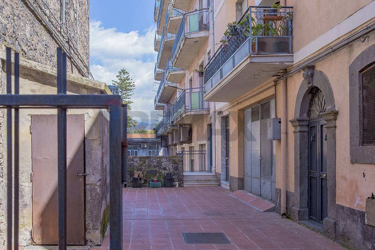 Terrazza - Casa semi indipendente via Tagliamento
 
7, Adrano - foto 1