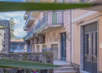 Edificio all\'aperto - Casa semi indipendente via Tagliamento
 
7, Adrano - foto 2