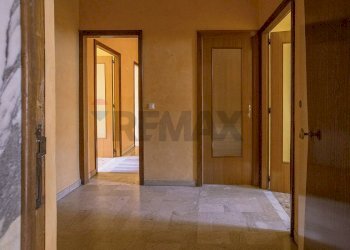 Hall / corridoio - Casa semi indipendente via Tagliamento
 
7, Adrano - foto 8