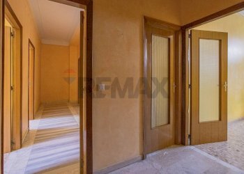 Hall / corridoio - Casa semi indipendente via Tagliamento
 
7, Adrano - foto 9