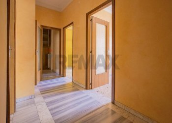 Hall / corridoio - Casa semi indipendente via Tagliamento
 
7, Adrano - foto 27