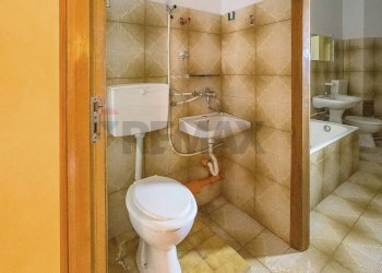 Bagno - Casa semi indipendente via Tagliamento
 
7, Adrano - foto 28