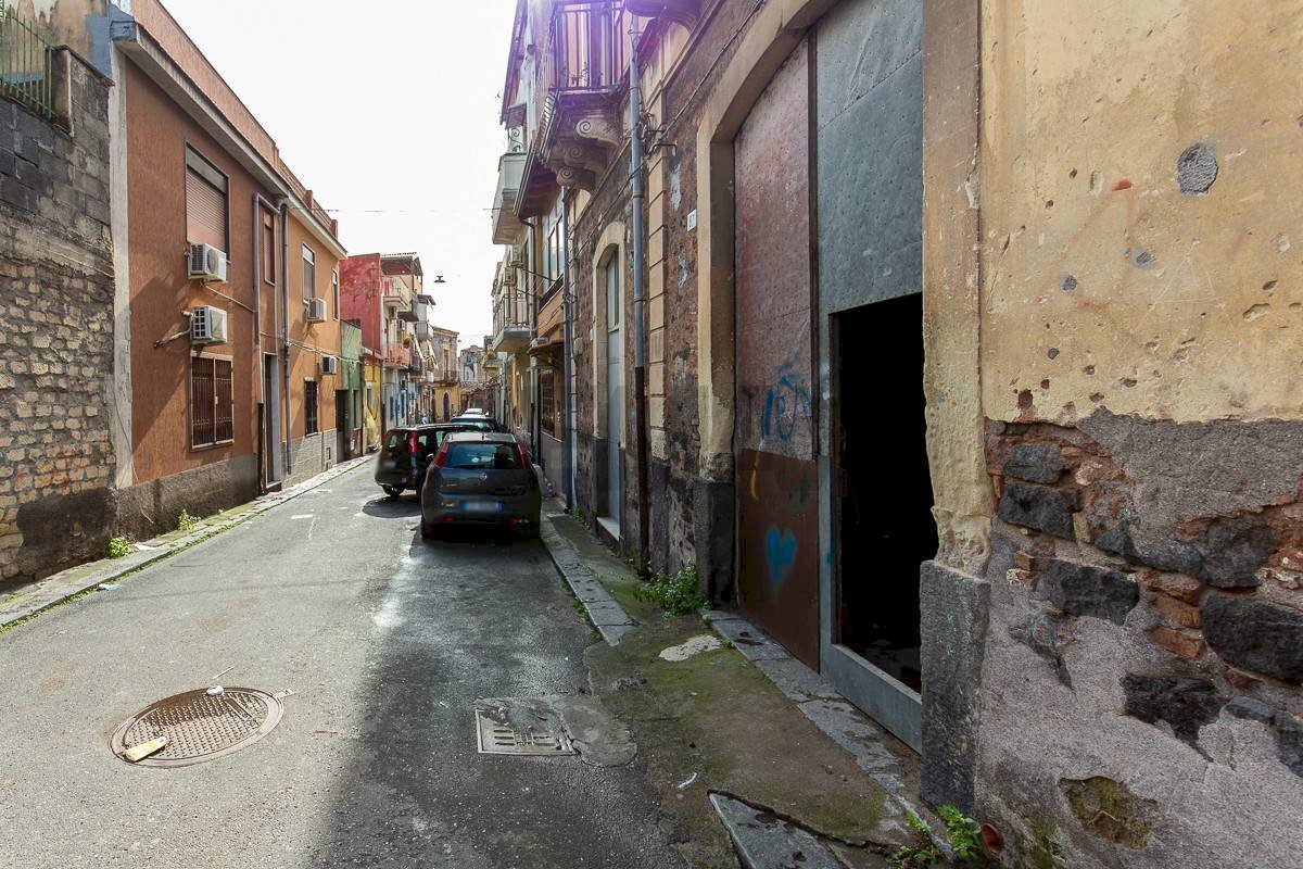 Edificio all\'aperto - Magazzino Via Curia
 
85, Catania - foto 2