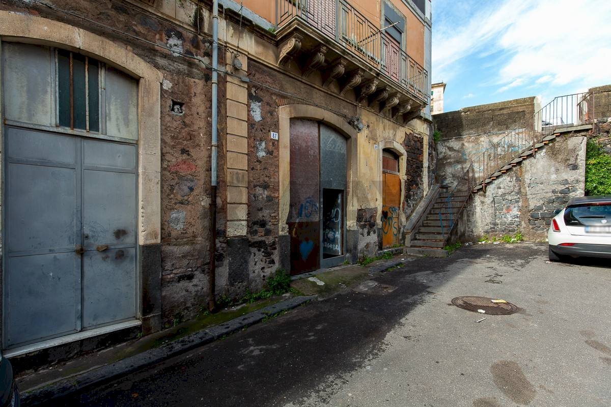 Edificio all\'aperto - Magazzino Via Curia
 
85, Catania - foto 3