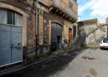 Edificio all\'aperto - Magazzino Via Curia
 
85, Catania - foto 3