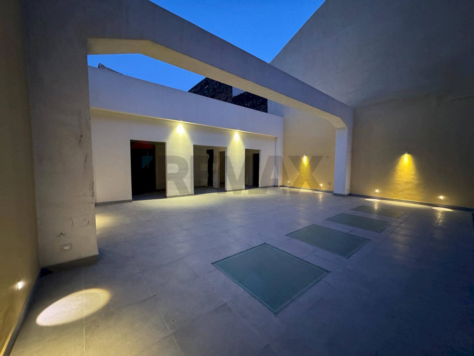 terrazzo sera - Stabile - Palazzo Via Casa Del Mutilato
 
8, Catania - foto 2