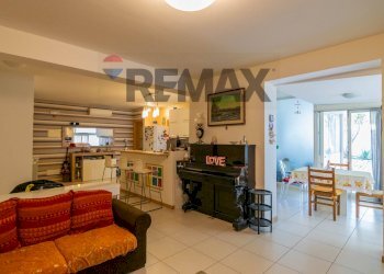Sala da pranzo - Three-room apartment via Dottor Chiarenza
 
13, Aci Catena - photo 6