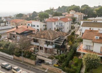 Edificio all\'aperto - Casa semi indipendente via dei pini
 
14, Montemarciano - foto 2