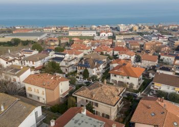 Edificio all\'aperto - Casa semi indipendente via dei pini
 
14, Montemarciano - foto 13