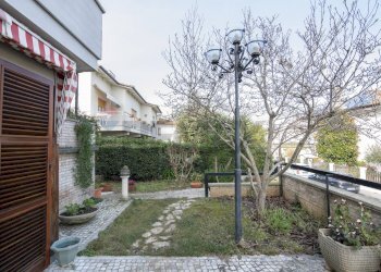 Giardino - Casa semi indipendente via dei pini
 
14, Montemarciano - foto 76