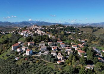 Vista delle montagne - Casa indipendente Via 25 Aprile
 
13, Montecarotto - foto 39