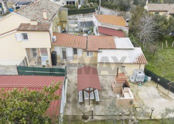 Edificio all\'aperto - Semi-detached house via del lavoro
 
34, Montemarciano - photo 5