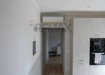 Hall / corridoio - Semi-detached house via del lavoro
 
34, Montemarciano - photo 10