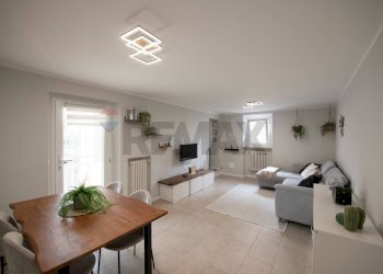 Sala da pranzo - Semi-detached house via del lavoro
 
34, Montemarciano - photo 24