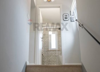 Scale - Semi-detached house via del lavoro
 
34, Montemarciano - photo 25