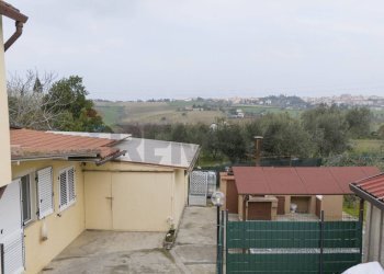 Edificio all\'aperto - Semi-detached house via del lavoro
 
34, Montemarciano - photo 43