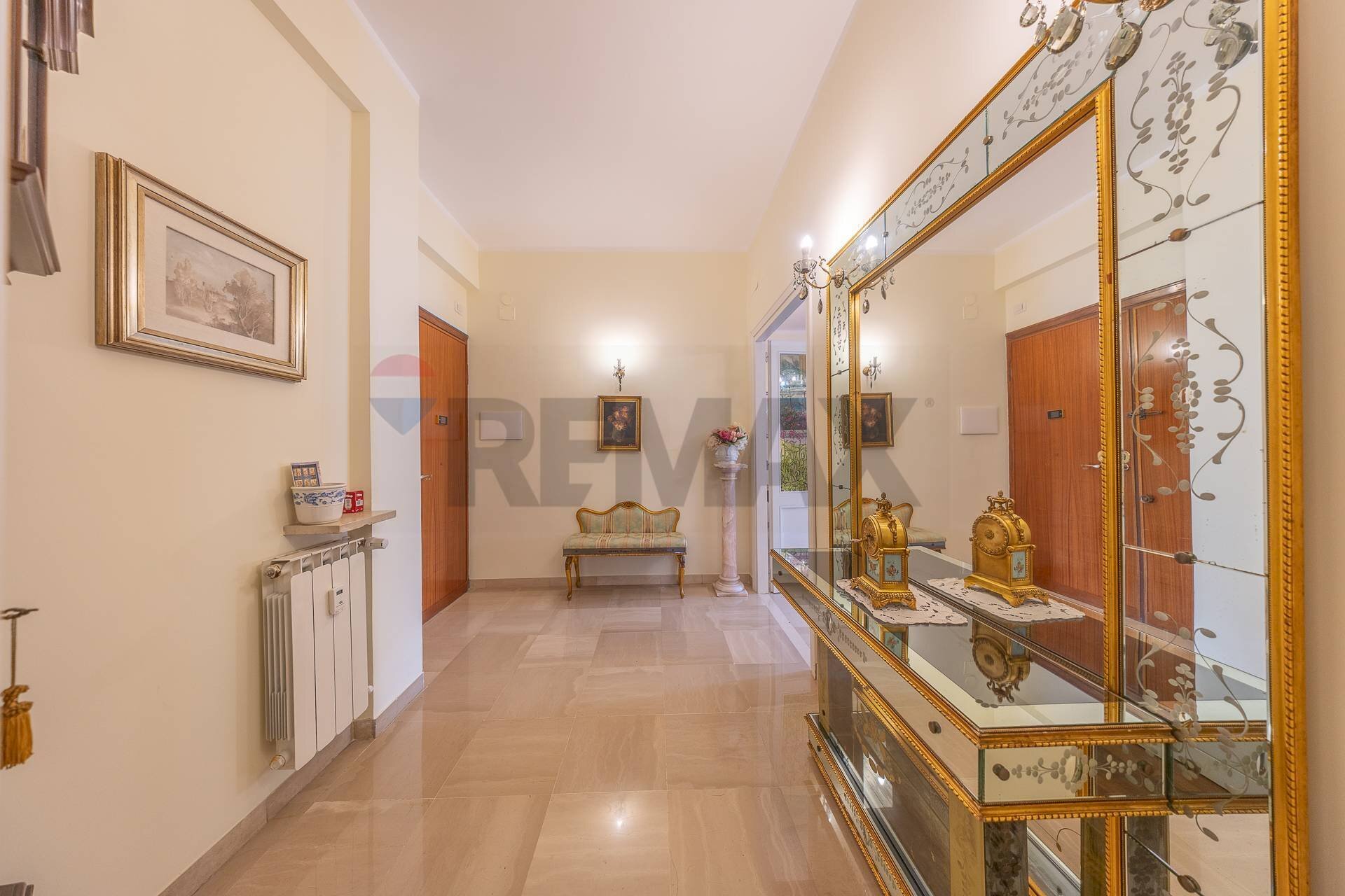 Hall / corridoio - Apartment Via Francesco D'ovidio
 
97, Roma - photo 2