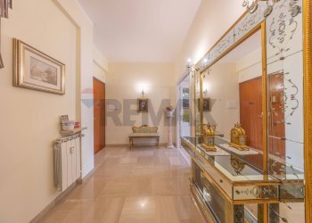 Hall / corridoio - Apartment Via Francesco D'ovidio
 
97, Roma - photo 2