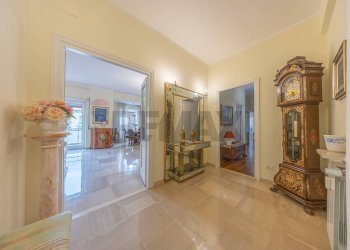 Hall / corridoio - Apartment Via Francesco D'ovidio
 
97, Roma - photo 3