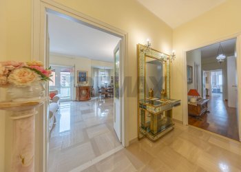 Hall / corridoio - Apartment Via Francesco D'ovidio
 
97, Roma - photo 4