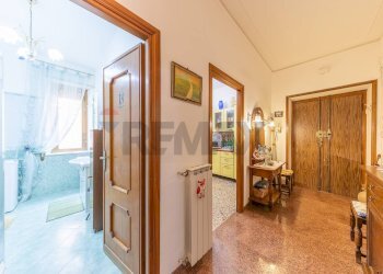 Hall / corridoio - Three-room apartment Genzano di Roma - photo 17