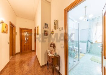 Hall / corridoio - Three-room apartment Genzano di Roma - photo 18