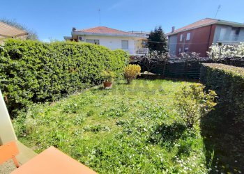 Giardino - Villa a Schiera via villastellone
 
10, Chieri - foto 28