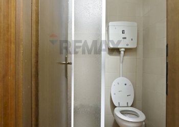 Bagno - Locale Commerciale piazza butti
 
8, Garbagnate Monastero - foto 12
