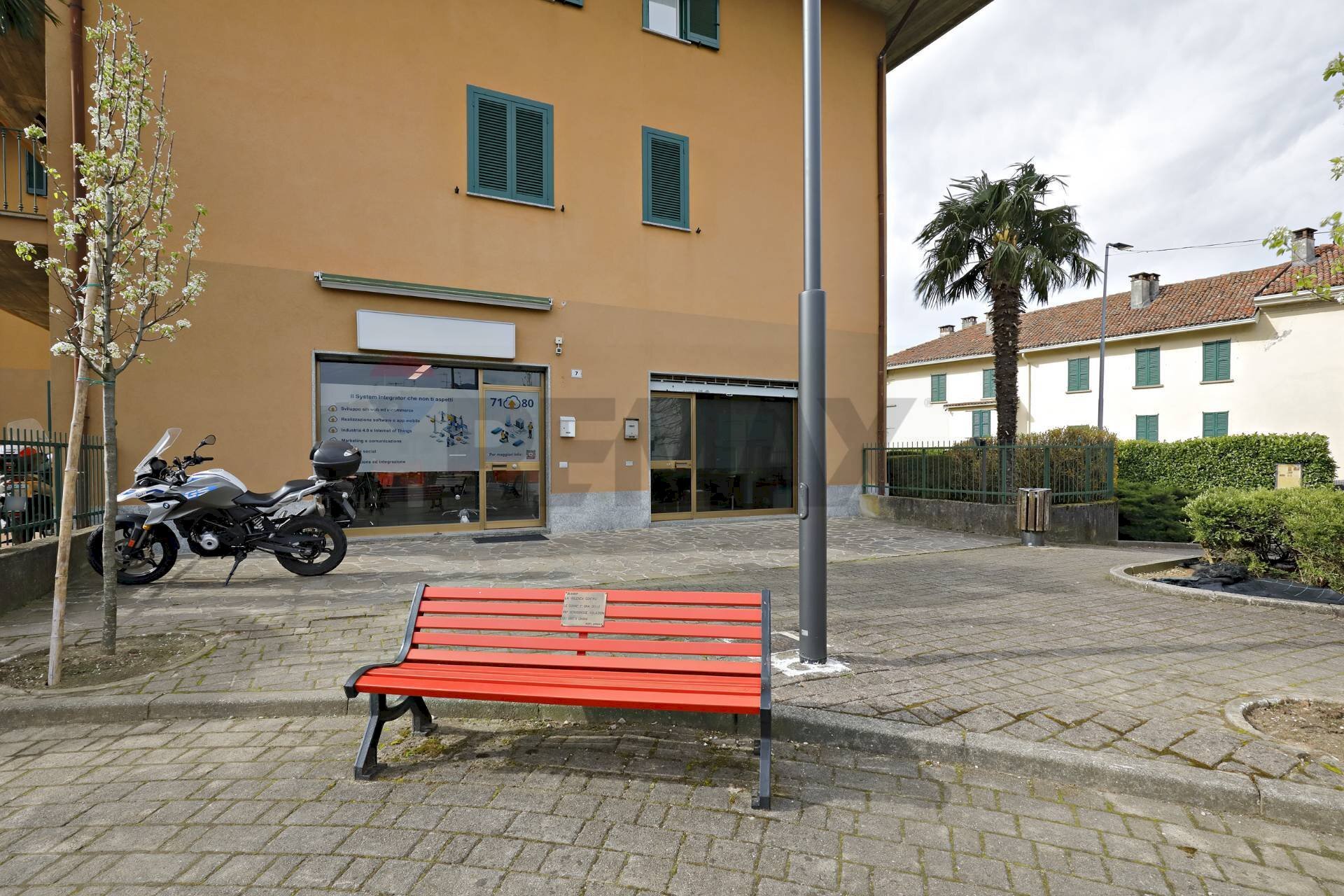Edificio all\'aperto - Commercial Premises piazza butti
 
7, Garbagnate Monastero - photo 3