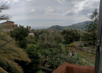 Vista delle montagne - Casa indipendente Via Botte
 
56, Savoca - foto 8