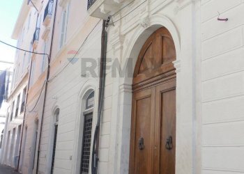 Edificio all\'aperto - Quadrilocale Via Simonetto
 
16, L'Aquila - foto 1