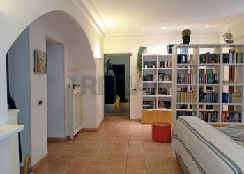 Hall / corridoio - Quadrilocale Via Santa Teresa Degli Scalzi, Napoli - foto 1