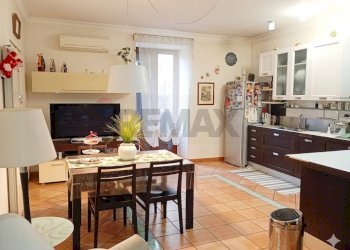 Sala da pranzo - Quadrilocale Via Santa Teresa Degli Scalzi, Napoli - foto 10