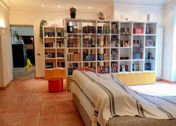 Camera / camera da letto - Quadrilocale Via Santa Teresa Degli Scalzi, Napoli - foto 1