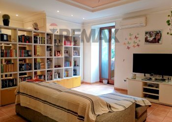 Camera / camera da letto - Quadrilocale Via Santa Teresa Degli Scalzi, Napoli - foto 2